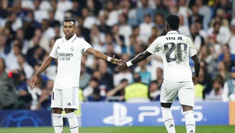 TheShy在巴黎圣日耳曼比赛中险胜，夺冠引发热议！