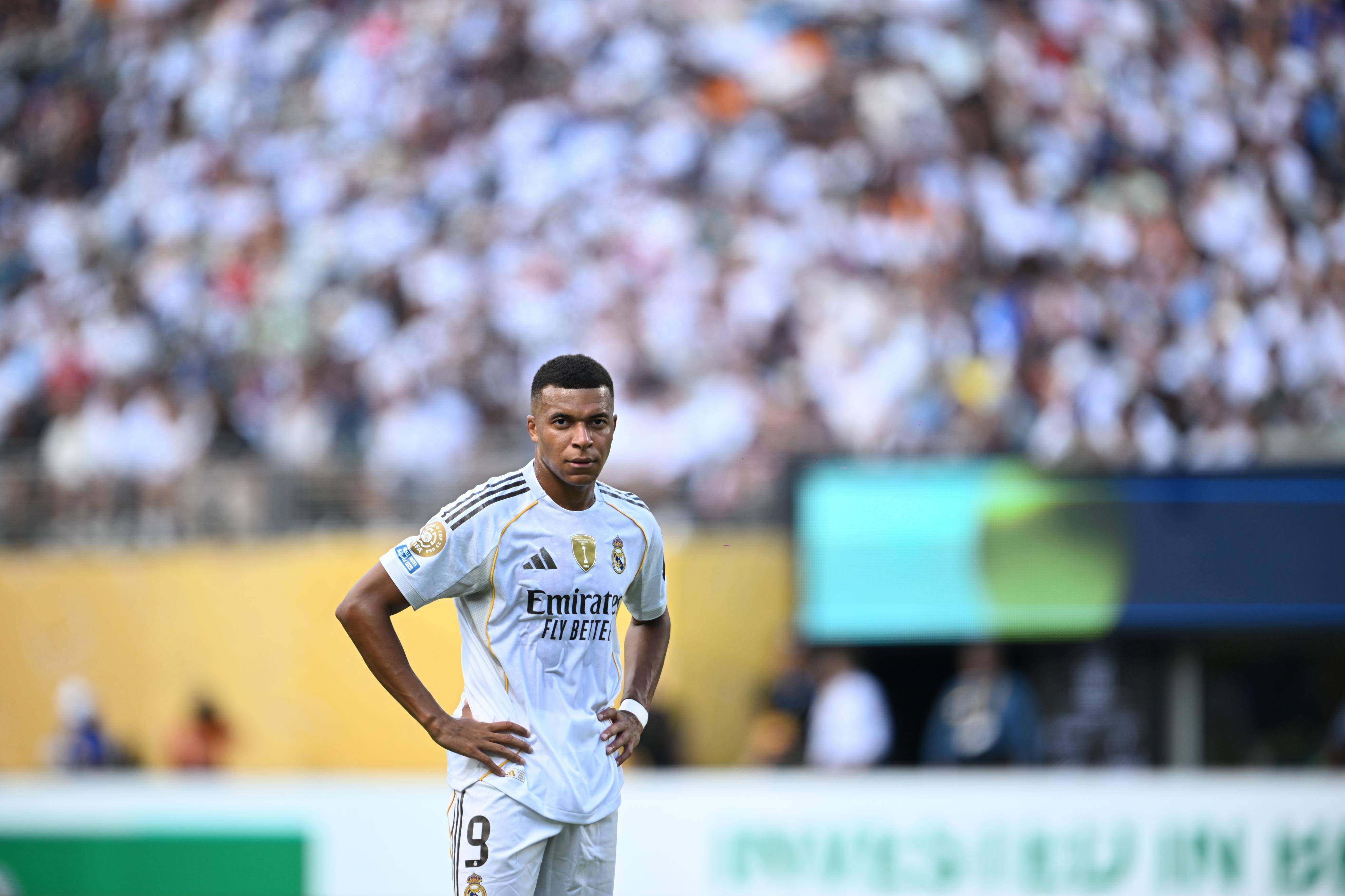 姆巴佩重返赛场，战术调整首场状态出色，勇士观众沸腾！