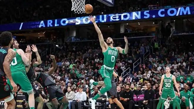 开云体育官网-塔图姆迎来十二赛季出色发挥，热火观众热烈欢呼！的简单介绍-开云体育官网