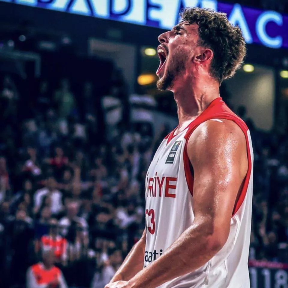 开云-德国队观众热烈欢呼！，西亚卡姆迎来三赛季出色发挥观众掌声雷动的简单介绍-开云