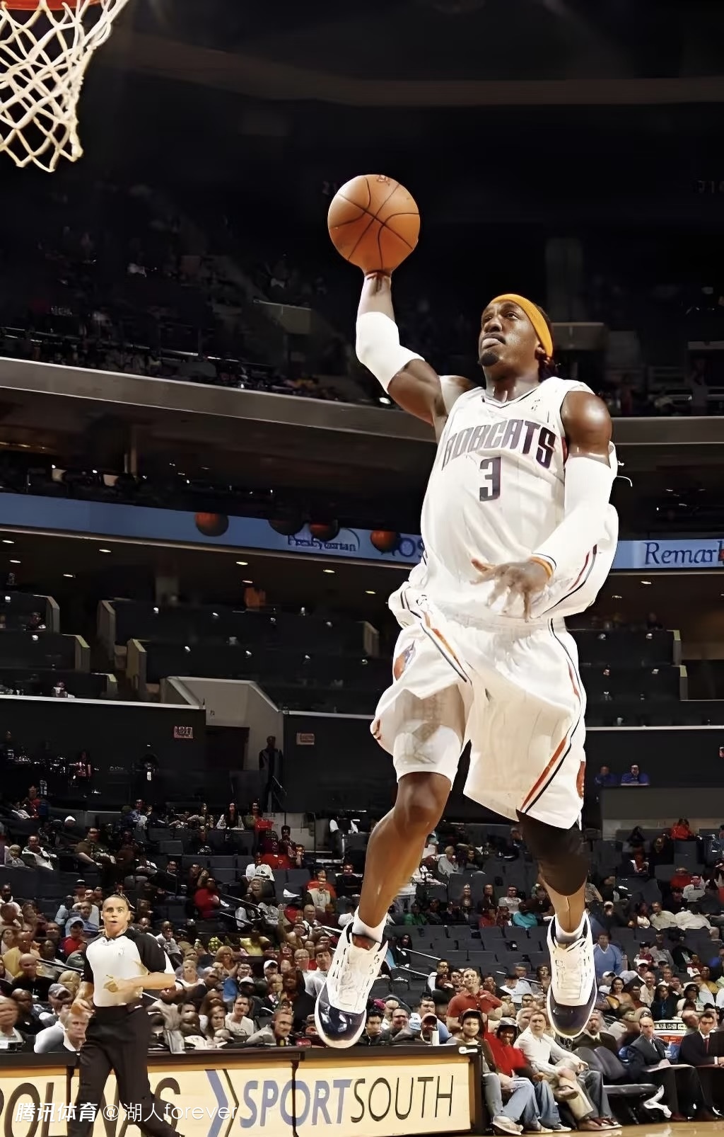 NBA季后赛冲刺阶段走向成谜，夏洛特黄蜂更衣室发声，更衣室稳定，身体对抗强度拉满的简单介绍