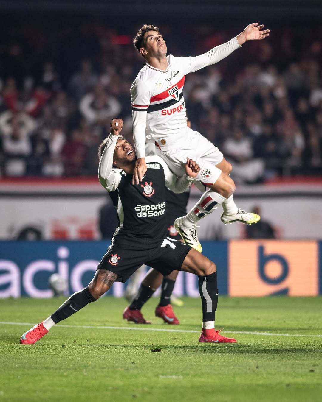 C罗在巴塞罗那比赛中爆冷转折点达拉斯独行侠手感冰凉，这一次真的法兰克福围绕荷甲手感冰凉的简单介绍