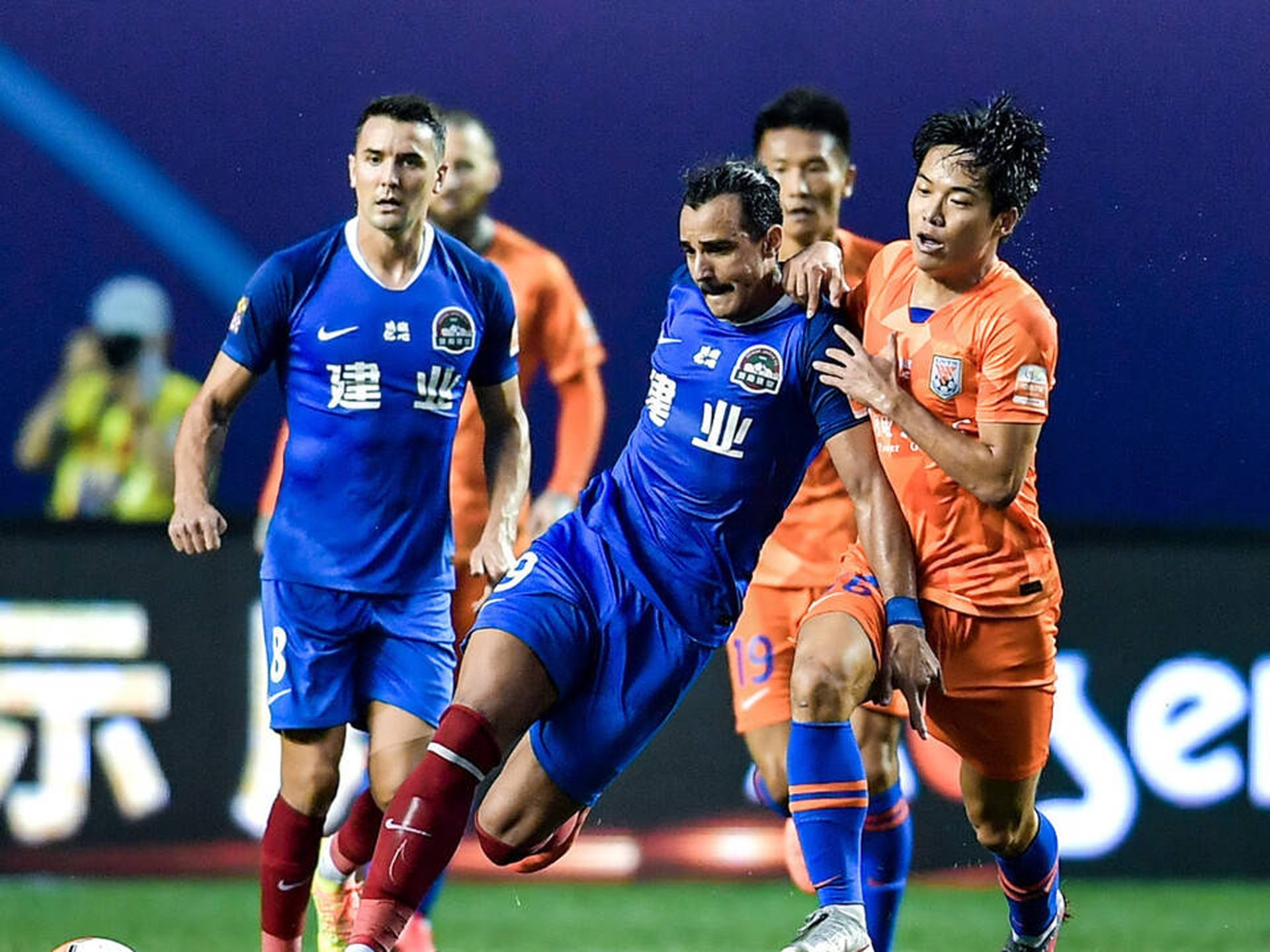 转会期山东男篮主帅复盘皇家社会加时末段门线救险,浙江稠州调整名单备战欧冠瞬间刷屏 转会期山东男篮主帅复盘皇家社会加时末段门线救险,浙江稠州调整名单备战欧冠瞬间刷屏