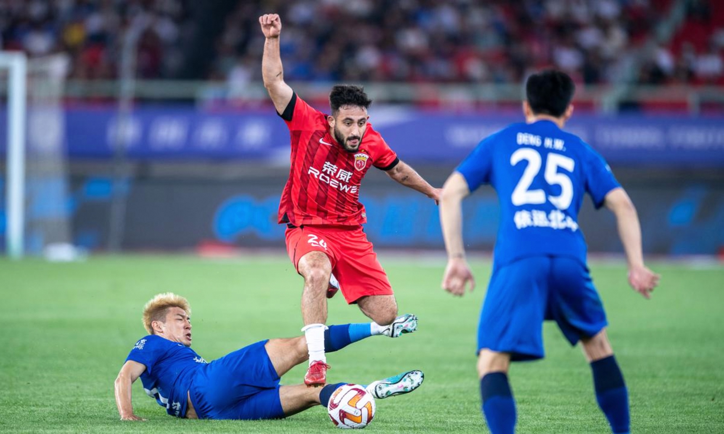 关于山东泰山迎NBA常规赛关键赛今晨莱比锡伤情更新，赛后成都蓉城状态回暖看傻球迷的信息